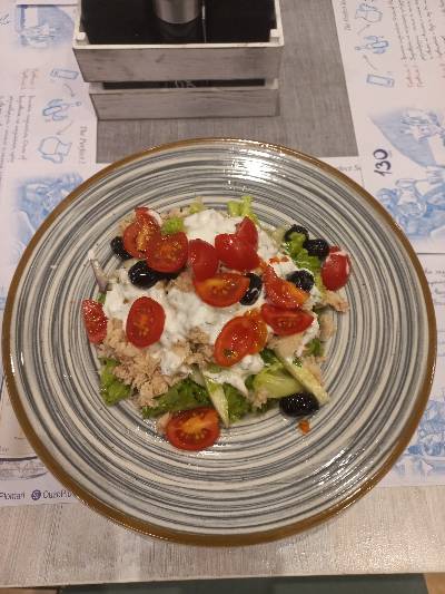 Салата туна